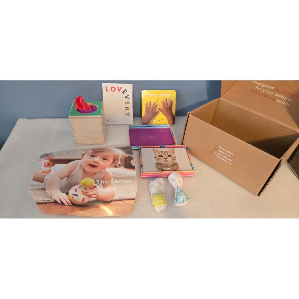 Lovevery The Senser Play Kit 5-6 Months Montessori Magic Tissue Box Book Socks